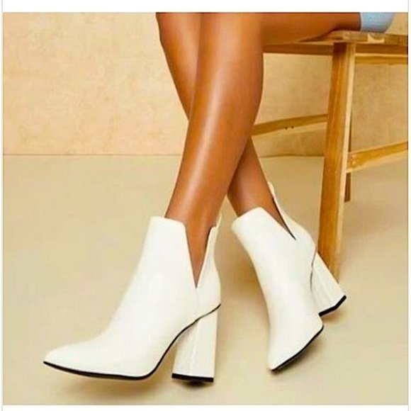 Penna&Pine Shoes - White Pull On V Cut Block Heel Bootie